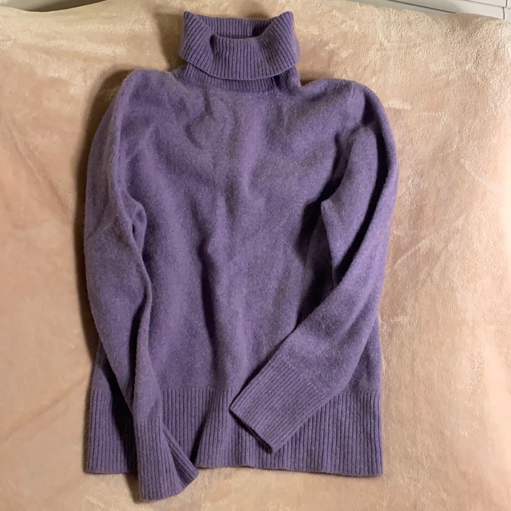 100% CASHMERE LAVENDER TURTLE NECK